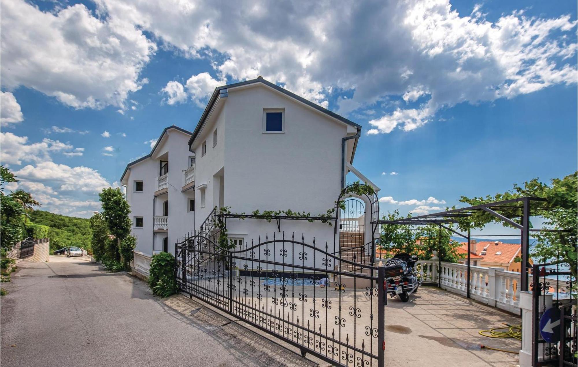 Stunning Apartment In Crikvenica With Kitchen المظهر الخارجي الصورة