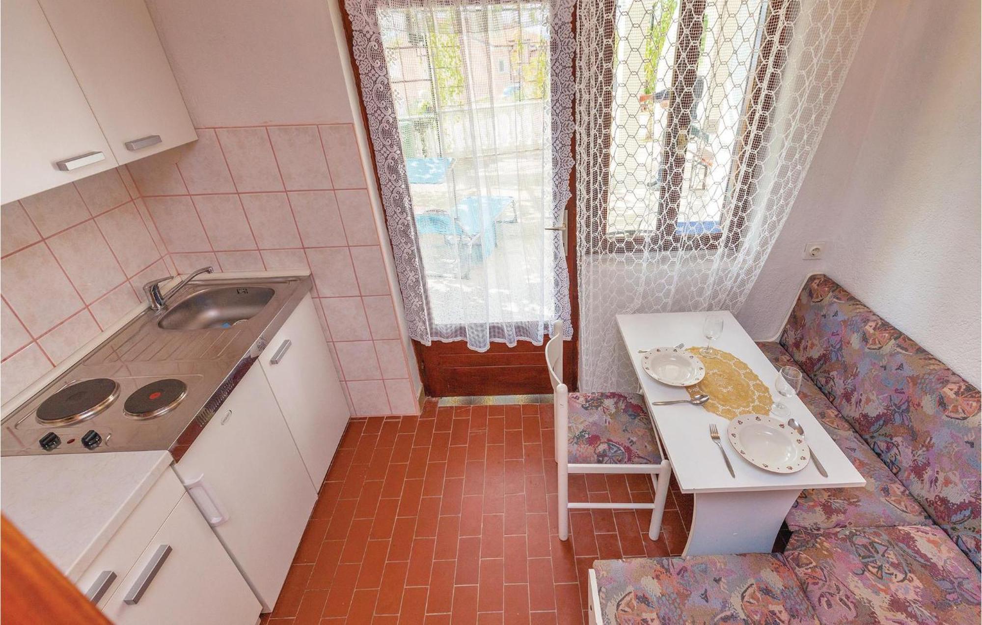 Stunning Apartment In Crikvenica With Kitchen المظهر الخارجي الصورة