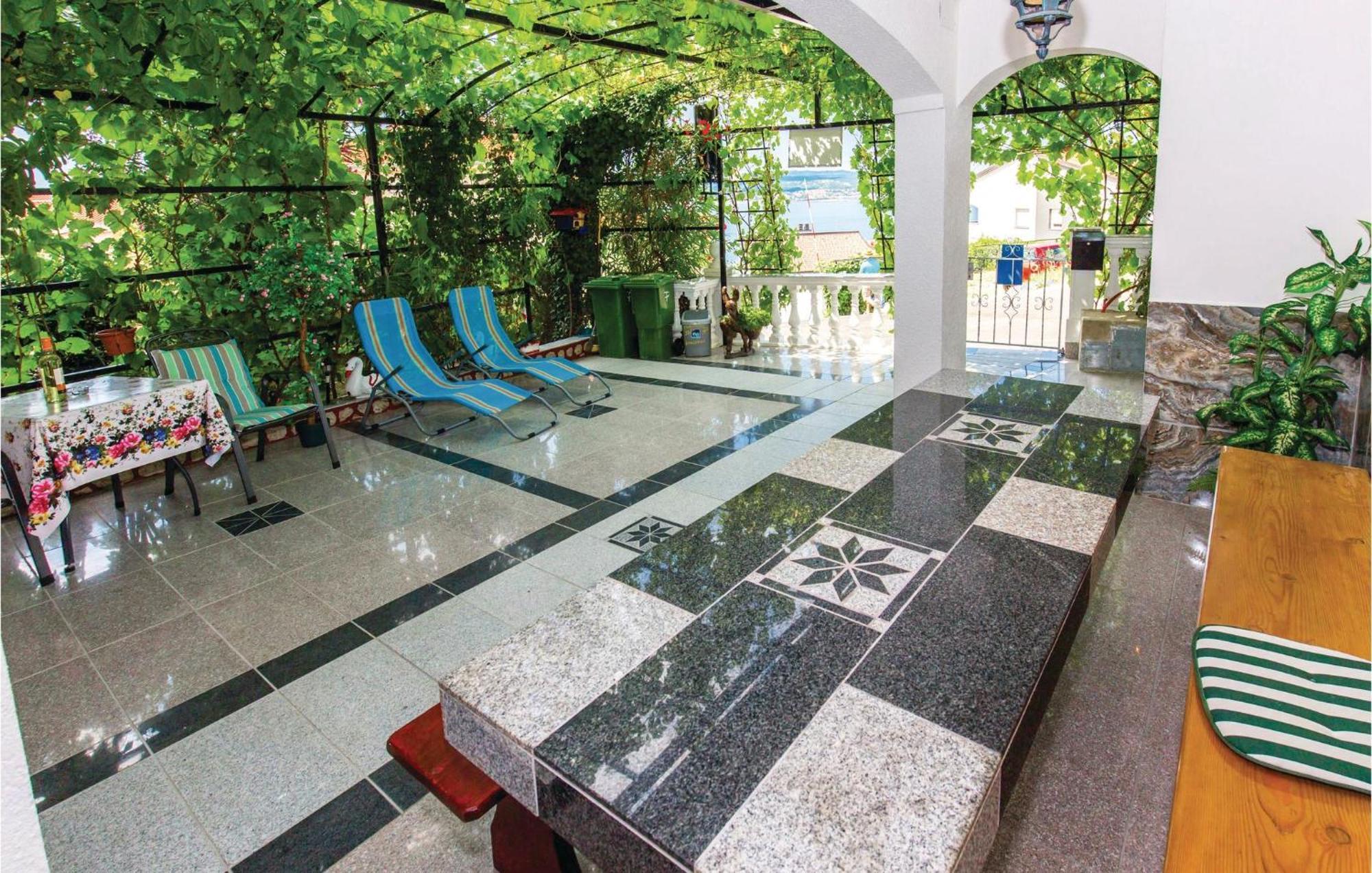 Stunning Apartment In Crikvenica With Kitchen المظهر الخارجي الصورة